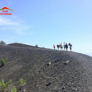 Escursionisti Sul Bordo Dei Crateri Sartorius