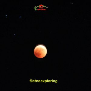 Etna eclissi di luna